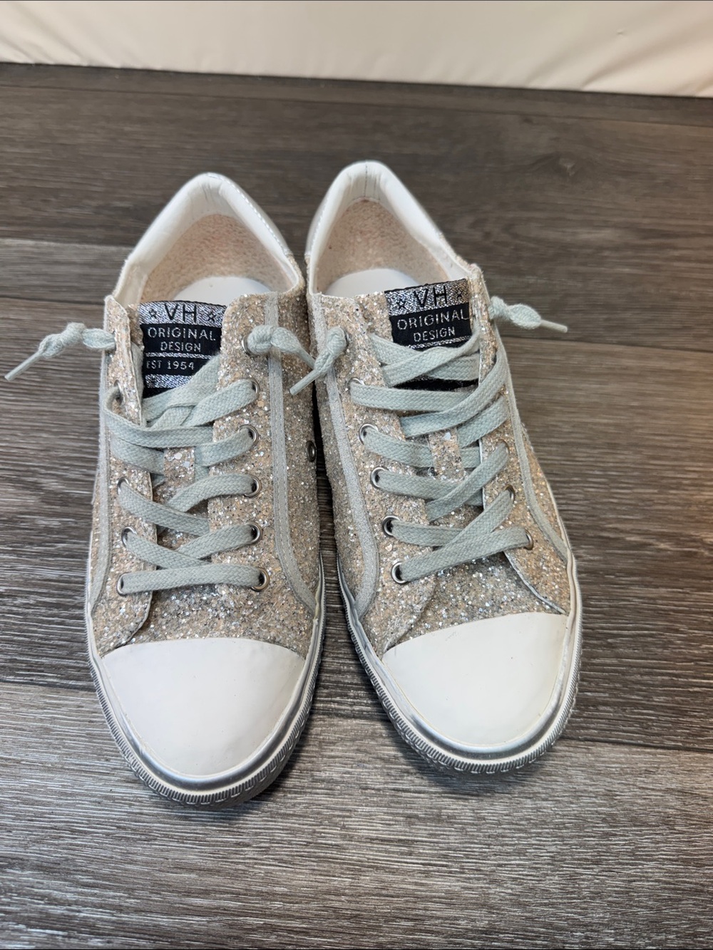 Vintage Havana Glitter Lace-Up Sneakers in Champagne woman’s SZ 8 (j292)